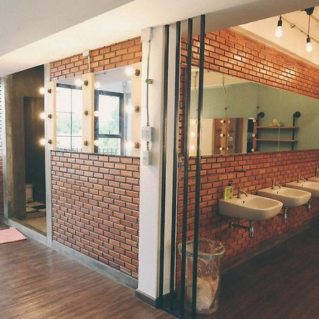 Vestique Hostel Chiang Mai Bagian luar foto