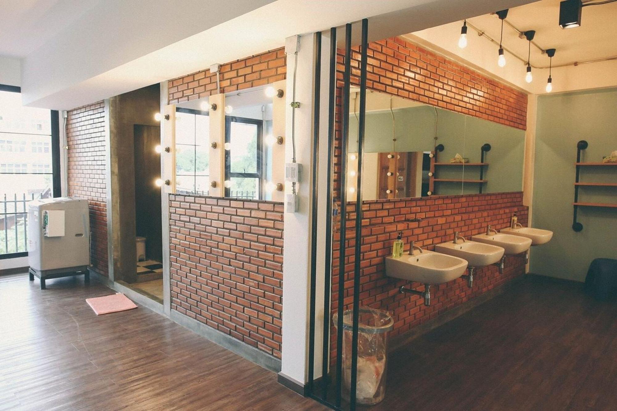 Vestique Hostel Chiang Mai Bagian luar foto