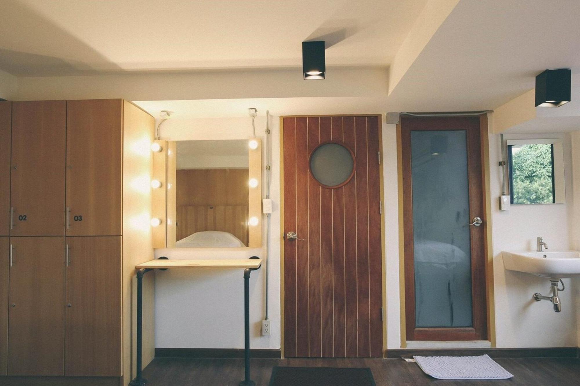 Vestique Hostel Chiang Mai Bagian luar foto