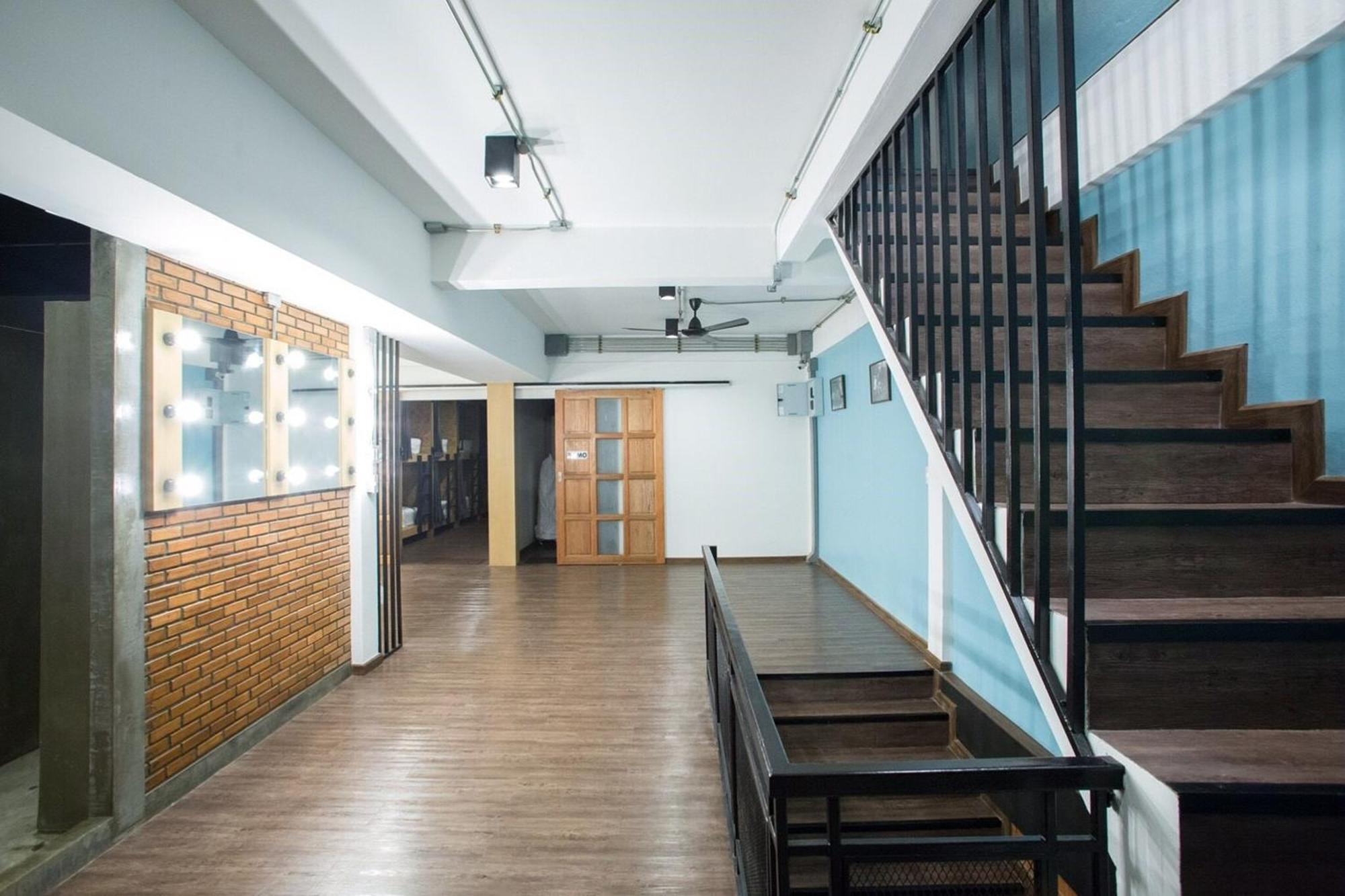 Vestique Hostel Chiang Mai Bagian luar foto