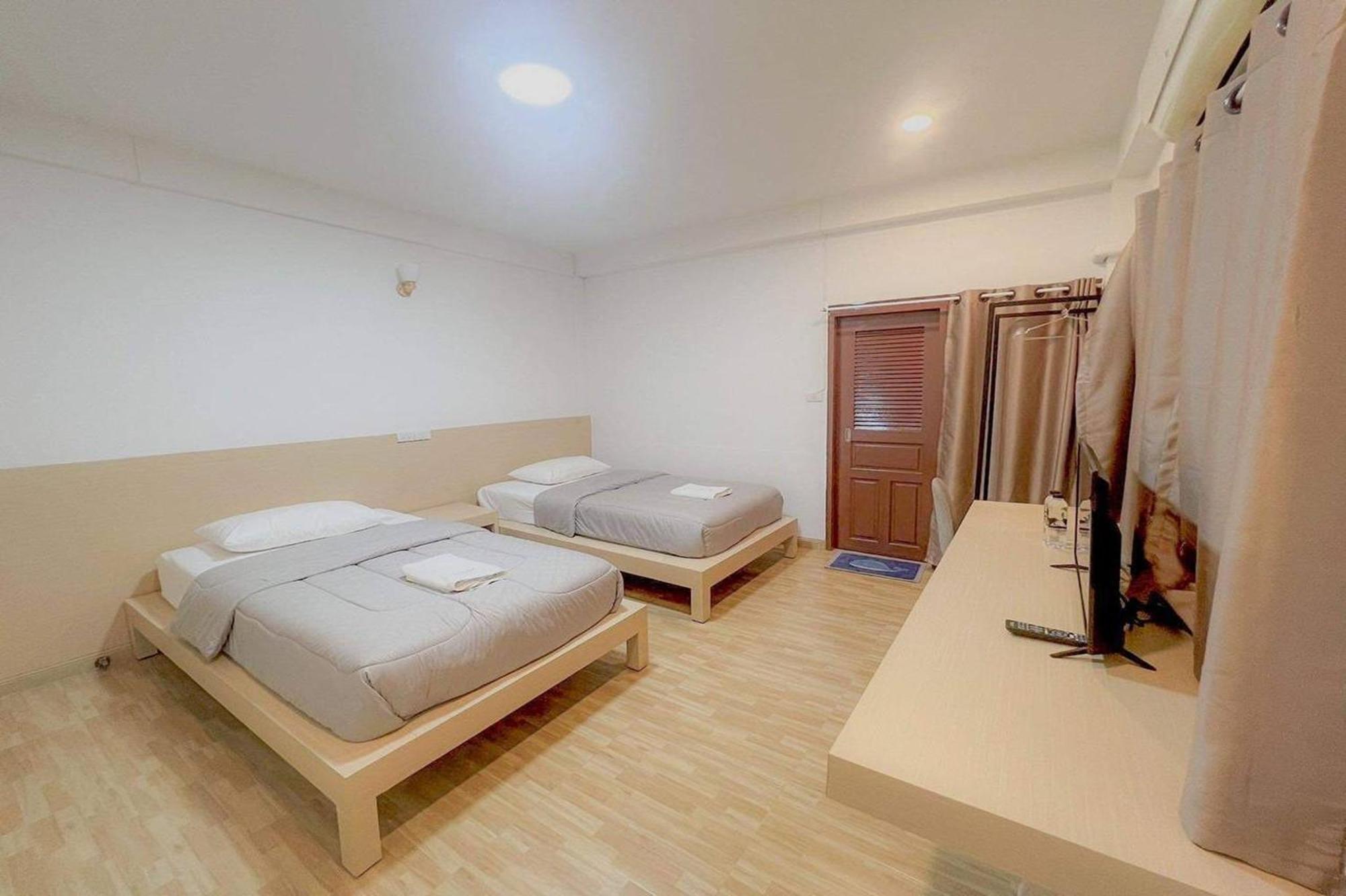 Vestique Hostel Chiang Mai Bagian luar foto