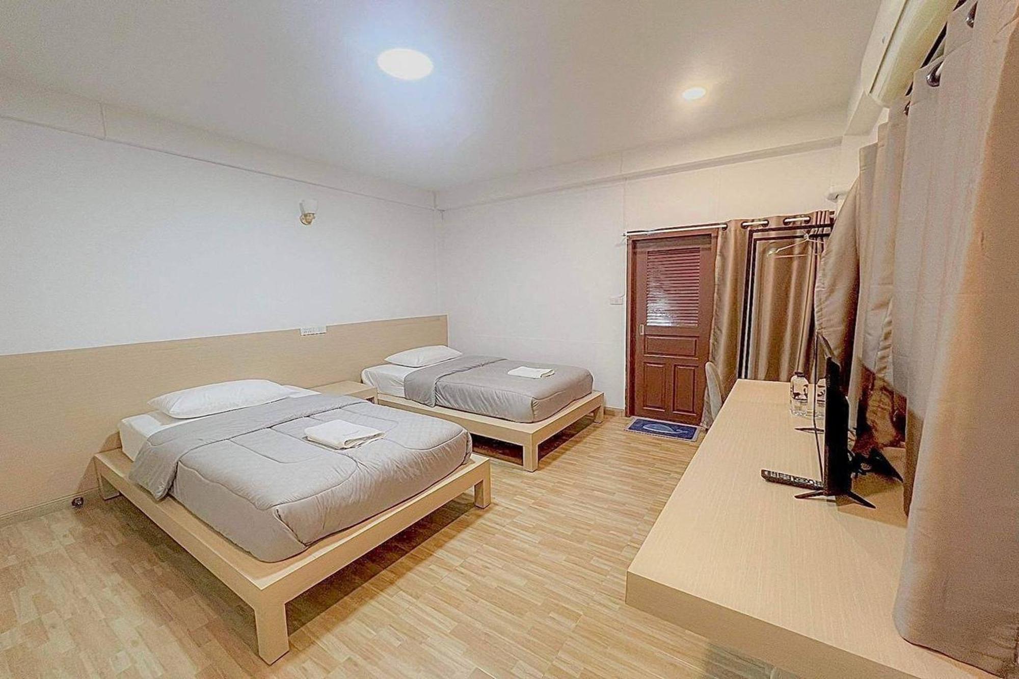 Vestique Hostel Chiang Mai Bagian luar foto